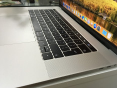 MacBook Pro 15? Touch Bar 2017 2.9GHz i7 16 GB 2133 MHz LPDDR3 foto