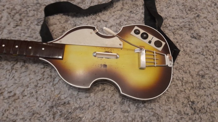 Chitara guitar Rock Band Beatles Hofner ( replica chitara bass Paul McCartney&#039;s )controller wireless pt jocul Rock Band si Guitar Hero