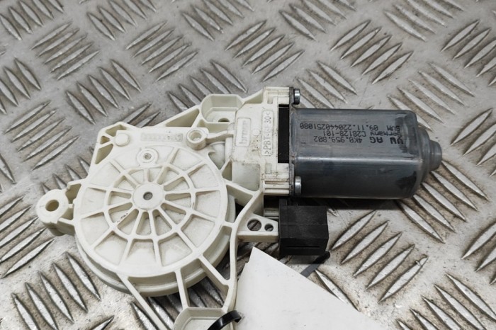 Motor macara geam ușă dreapta față VW ARTEON 3H7 2023 OEM: 4K0959802 28202422