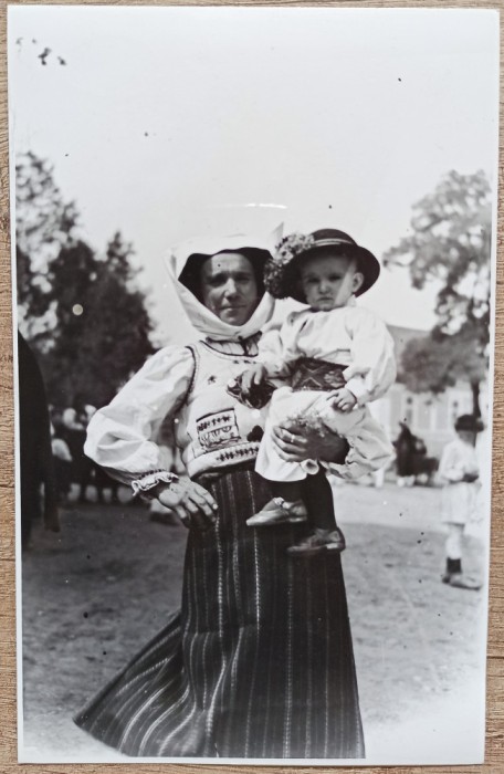 Taranca cu copil in brate, anii &#039;30// reproducere de epoca