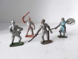 Lot 4 figurine cavaleri plastic , 6.5cm, vechi, vintage