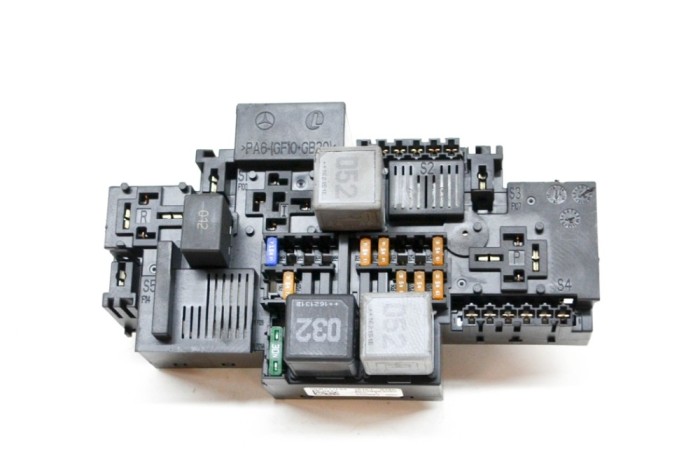 Modul panou de siguranțe MERCEDES-BENZ C W205 2016 OEM: A2229063202,50W211F04 13861760
