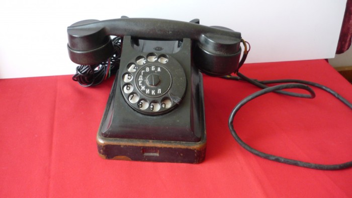 TELEFON VECHI CU DISC CU LITERE CHIRILICE, BACHELITA