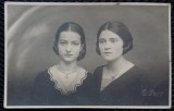 Fotografie tip Carte Postala, Doua Tinere, 1930