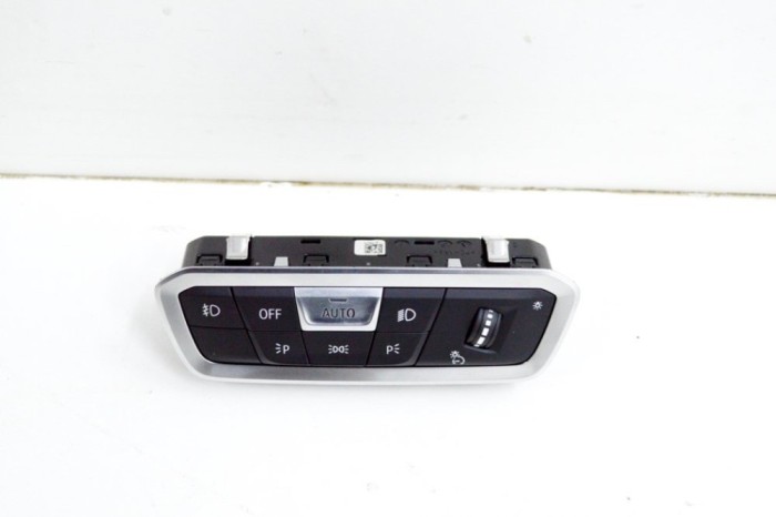 Modul de control comutator faruri BMW X5 G05 2018 OEM: 9471935,E1181994-09 13676957