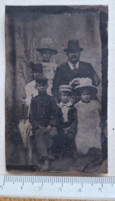 Tintype (ferotip) familie &amp;ndash; c. 1900 Edwardian &amp;ndash; 5,5&amp;times;9,5 cm &amp;ndash; studio foto