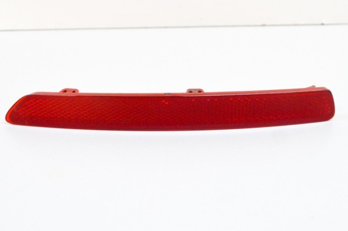 Reflector bara de protecție dreapta spate BMW 3 F30, F80 2018 OEM: 7400208 17894924