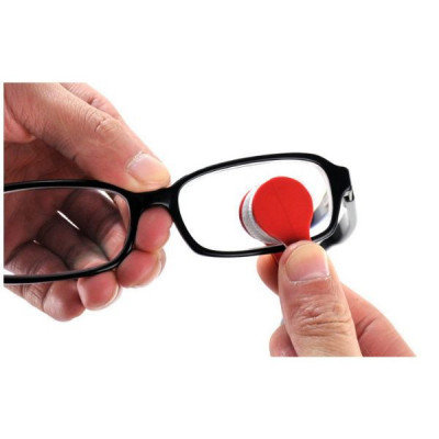 Mini perie cu 2 capete din microfibra pentru curatarea si intretinerea lentilelor de ochelari Rosu foto