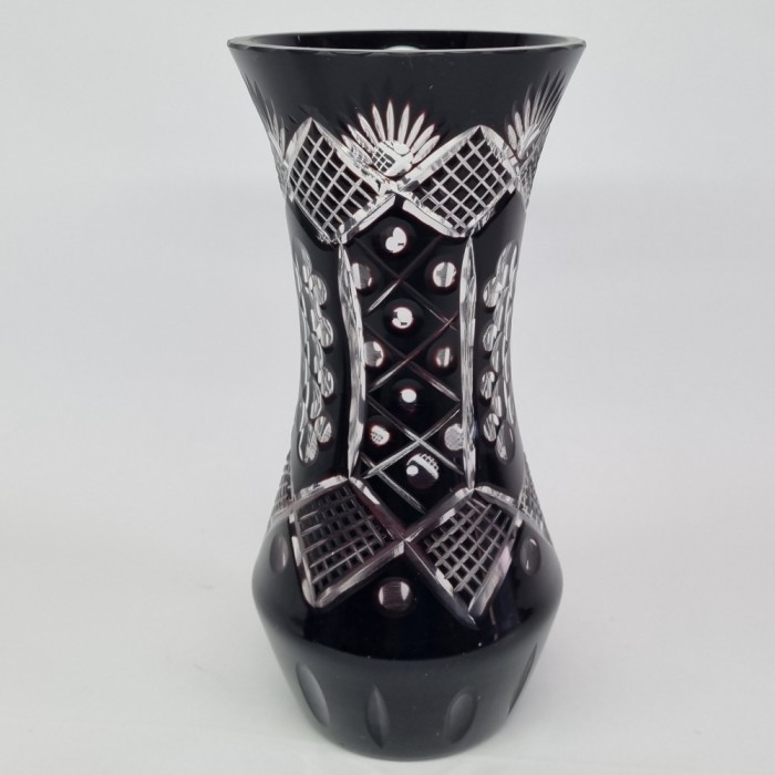 Vaza romaneasca cristal rosu rubin, veche, vintage - culoare rara