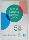CUM SA LUCREZI CU ( APROAPE ) ORICINE de MICHAEL BUNGAY STANIER , 2023