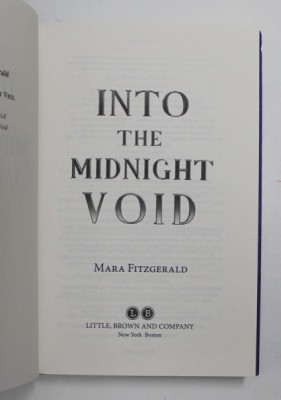 INTO THE MIDNIGHT VOID by MARA FITZGERALD , 2022 , COPERTA SPATE CU DEFECT foto