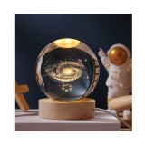 Sfera decorativa din sticla 3D Galaxie, baza din lemn, 7 culori diferite si cablu USB