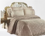 Set Lenjerie + Cuvertura de lux Matlasata cu broderie Eleganta 6 piese Maro deschis