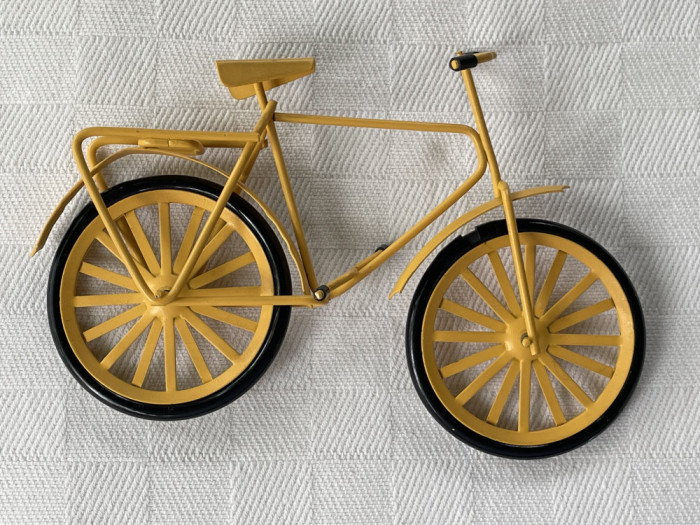 Frumoasa bicicleta decorativa, lucrata manual