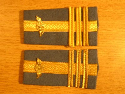 C3 - Grade militare - colonel radiolocatie - bleumarin - piesa de colectie! foto