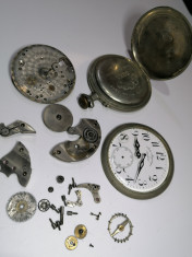 Ceasuri mecnice de buzunar, foarte vechi. foto