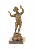 Baietel cu pasarea - statueta din bronz pe soclu din marmura VG-100