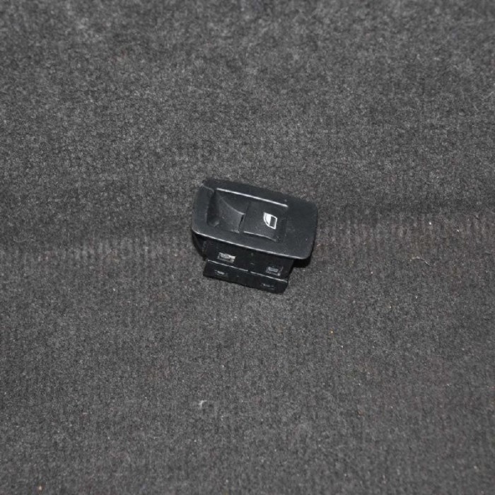 Buton geam ușă dreapta spate BMW 3 F30, F80 2014 OEM: 9208106 2131061