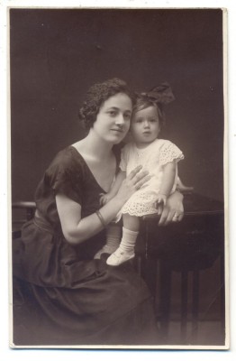 AD 1767 C.P.VECHE- SUZANNE SI RENEE ATALA TINUTA DE EPOCA -GALATZ 1922 -GALATI foto