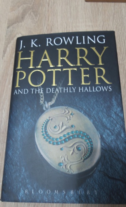 Harry Potter and the Deathly Hallows - J. K. Rowling