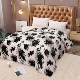 Patura CoCoLiNo cu blanita 200x230cm Jojo Home Alb-Negru Animal print