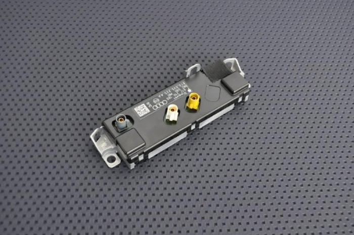 Amplificator de antena AUDI A5 8T3 2012 OEM: 8T0035225 2149848