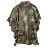 Poncho impermeabil MFH rip-stop camuflaj woodland, cu husa de transport