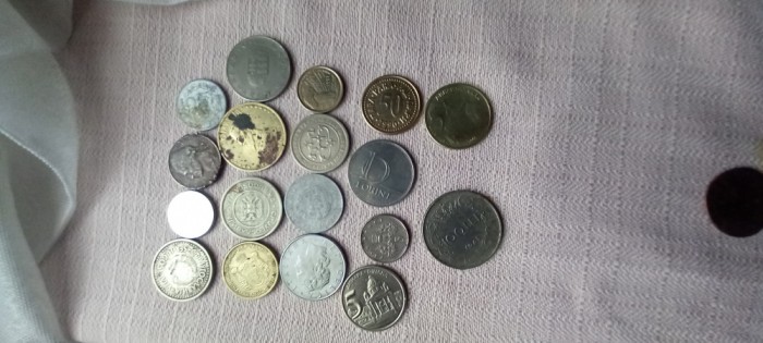 Monezi vechi si mai noi.