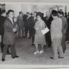 GRUP DE OFICIALI LA DESCHIDEREA MAGAZINULUI I.D.M.S , SOS. COLENTINA , BLOC 64 , FOTOGRAFIE , MAI , 1977