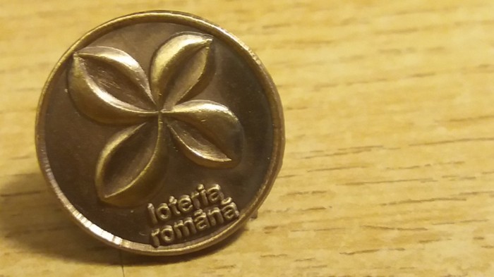 QW9 J 43 - Insigna tematica jocuri de noroc Loteria romana trifoi cu patru foi