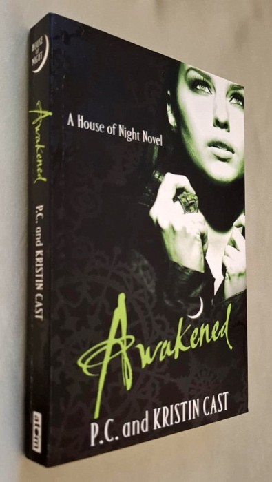 Awakened. A House of Night Novel - P.C. and Kristin Cast, young adult fantasy series (8), ATOM 2011, 1st GB edition, ISBN 9781905654857