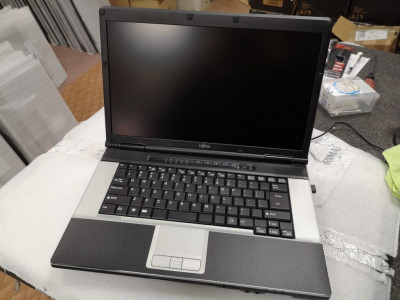 Fujitsu Siemens E742/F 15.6&amp;Prime; FHD i5-3320M pana la 3.30Ghz 4GB 320GB HDD Win 10 PRO foto