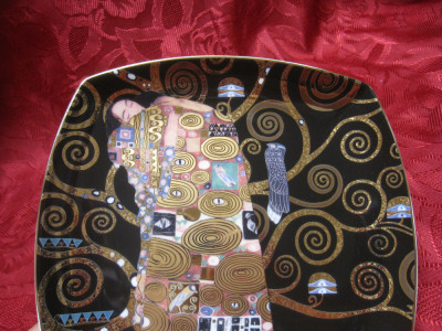 FARFURIE PORTELAN GOEBEL ARTIS ORBIS DECOR SARUTUL GUSTAV KLIMT 20.5 CM foto