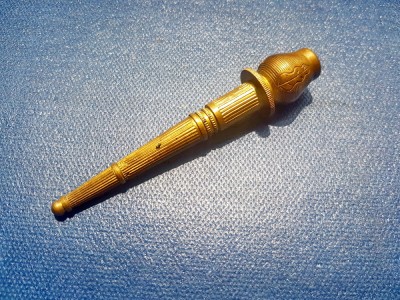 C588-Eghilet militar RPR cu stema bronz masiv 9 cm stare buna. foto