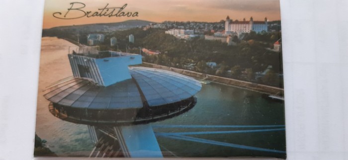 XG Magnet frigider-tematica turistica-Slovacia - Bratislava-Stalp pod forma OZN