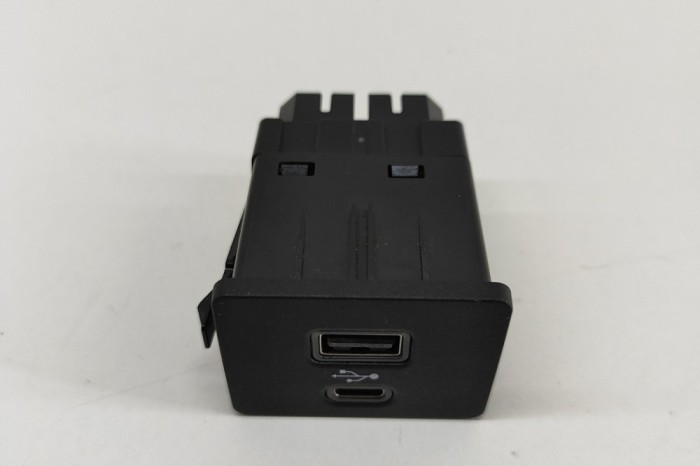 USB FORD USA Mustang Mach-E 2022 OEM: ML3T-14F014-AB 22797599