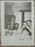 Fotografie Veche, Prieteni la Sprit, Perioada Interbelica, 9x6cm, Colectie