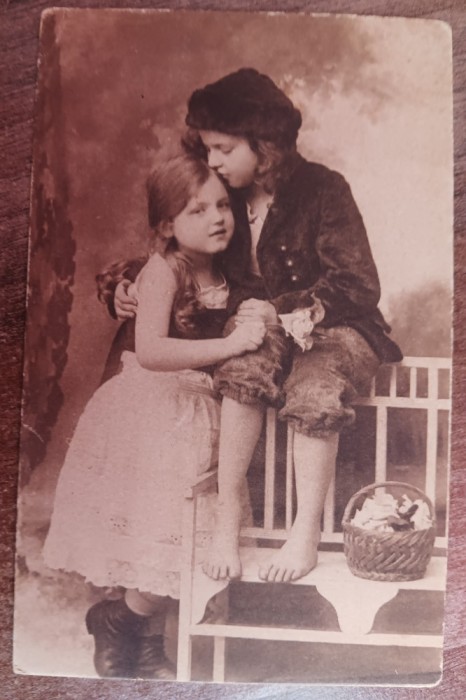 QW18 21 - Fotografie foarte veche - Doi copii superbi frate si sora - anii 1920