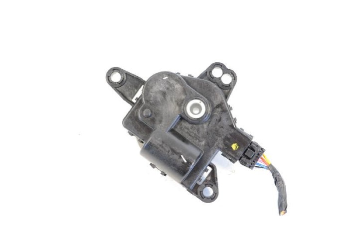 Motoras clapetă aeroterma TESLA MODEL S 2013 OEM: D267-AP9BA02 3881618