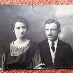 Tineri logoditi - Fotografie tip carte postala datata 1920