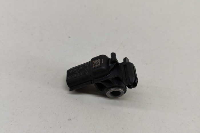 Senzor de impact st&acirc;nga față NISSAN JUKE F16 2024 OEM: 98830-6LC0A 27419810