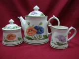 SET / SERVICIU DIN PORTELAN VILLEROY &amp; BOCH ,,AMAPOLA CEAINIC LATIERA SI ZAHARNITA