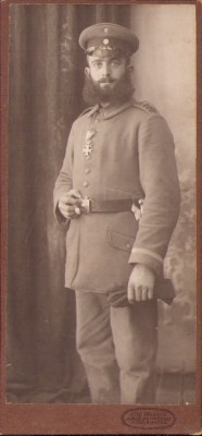HST P2-216 Poză militar cu Militar-Verdienstkreuz coroană spade panglică război foto