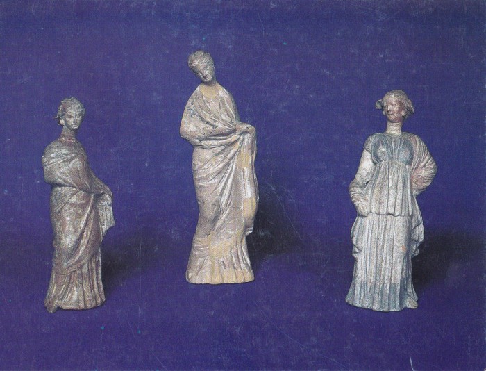 QW28 - Tematica muzee - Statuiete de lut tip Tanagra - Dobrogea