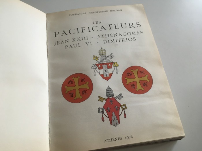 PACIFICATEURS: PAPA PAUL VI SI PATRIARHUL ATHENAGORAS. ALBUM-CRONOLOGIA REVOCARII EXCOMUNICARII DE LA 1054(IN FOTO APAR PR ANDRE SCRIMA SI PS. IUSTIN)