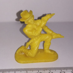 bnk jc Romania - figurina de plastic - cowboy cu pistoale