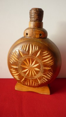 PLOSCA VECHE PENTRU BAUTURA foto