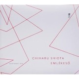 Chiharu Shiota Eml&eacute;keső - Barab&aacute;si Albert- L&aacute;szl&oacute;