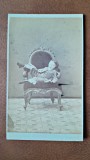 Fotografie tip CDV, copil pe fotoli, inceput de secol XX