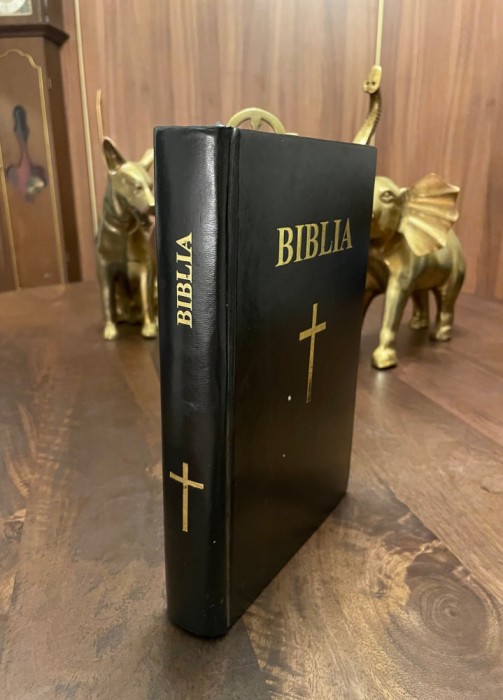 BIBLIA (2002 - Republica Moldova, 24,5x17cm.)